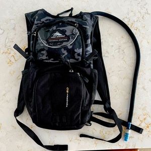 High Sierra 6L Hydration Pack